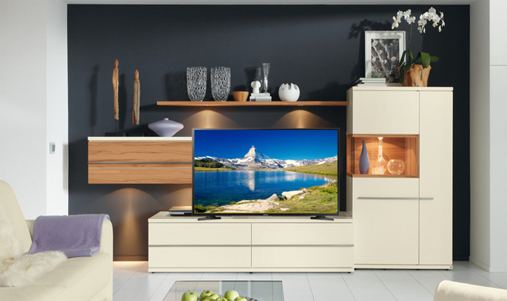 Kiểu dáng tinh tế, sang trọng Smart Tivi Samsung 32 inch UA32N4300